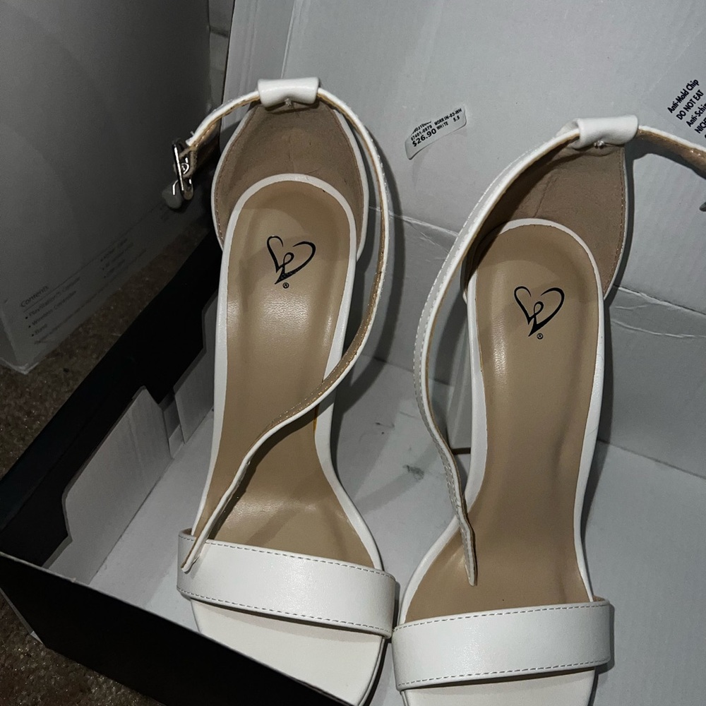 White platform! - Picture 8 of 9